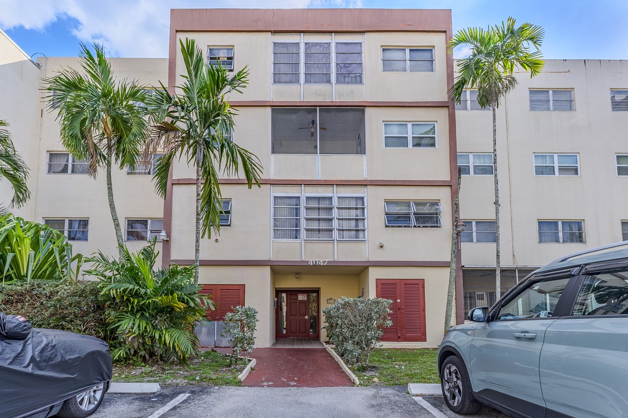 4047 NW 16th St  