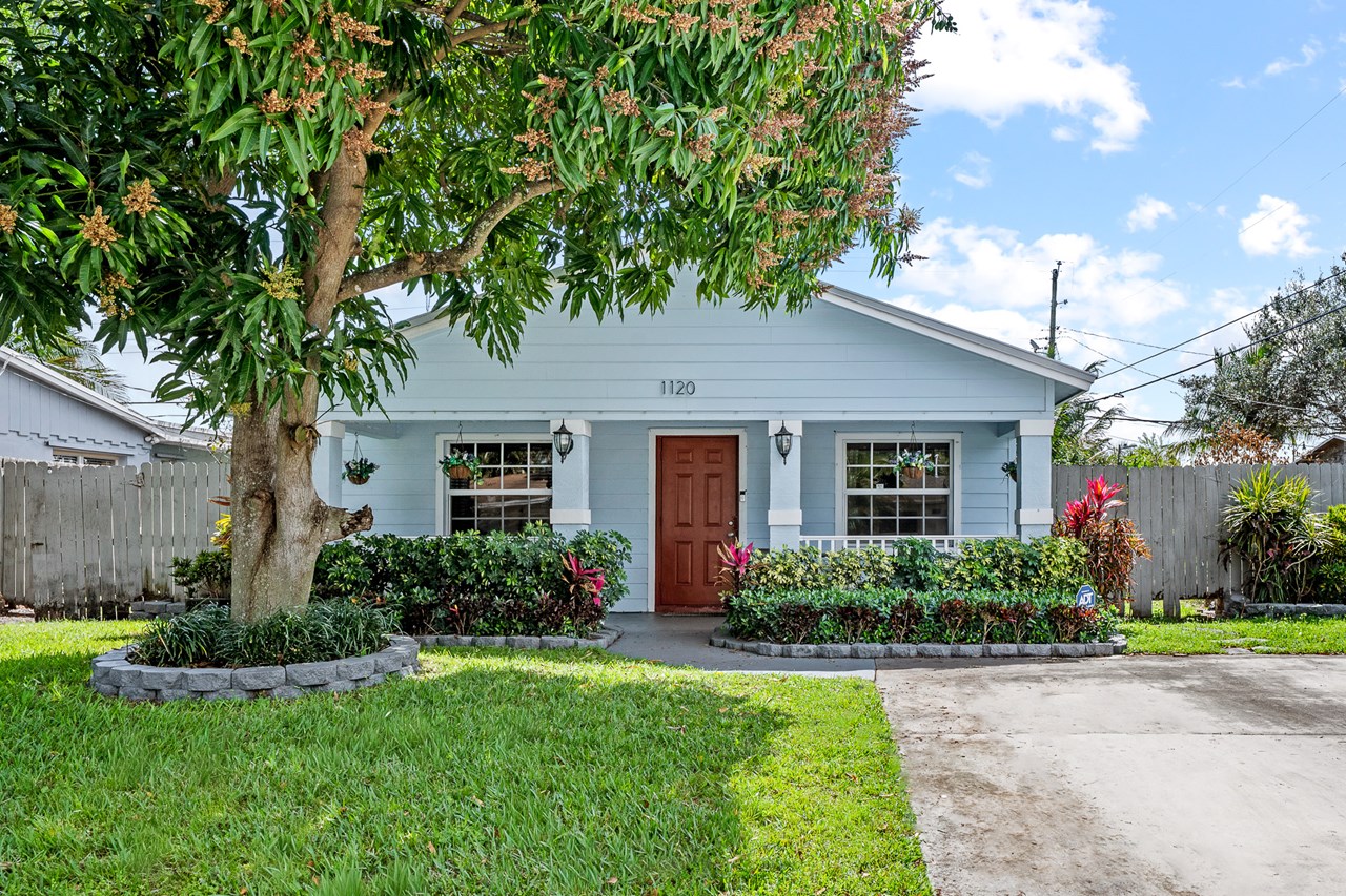 1120 NE 42nd Ct 